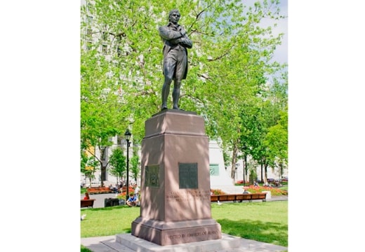 Photo: Robert Burns Monument in Dorchester Square, Montréal, Québec, Canada. Credit: Emdx; Wikimedia Commons.