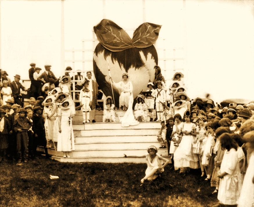 Photo: Blossom Queen Elizabeth Steck and court. Credit: Bill Madigan Collection, Stewart Bell Jr. Archives, Handley Regional Library; Winchester-Frederick County Historical Society.