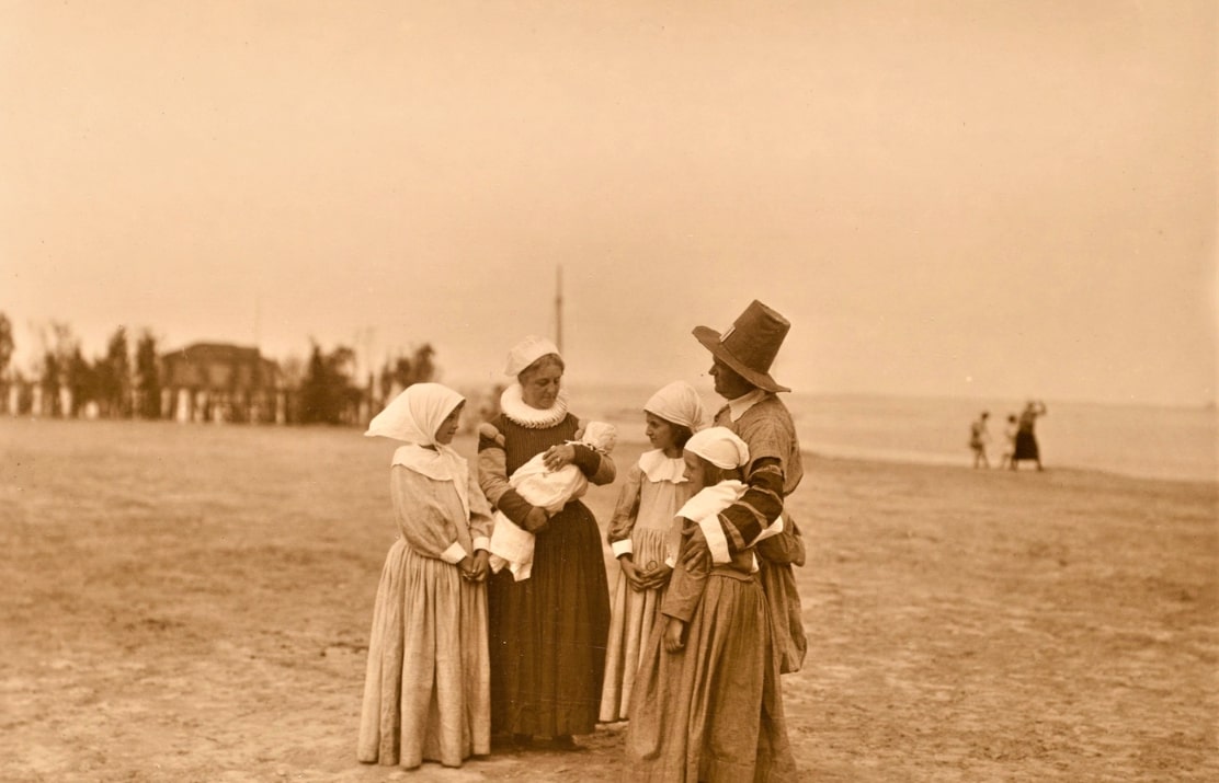 Photo: reenactors representing the Hopkins family, at the Plymouth Tercentenary Pageant. Credit: in the collection of the Plymouth Public Library, courtesy of Digital Commonwealth.
